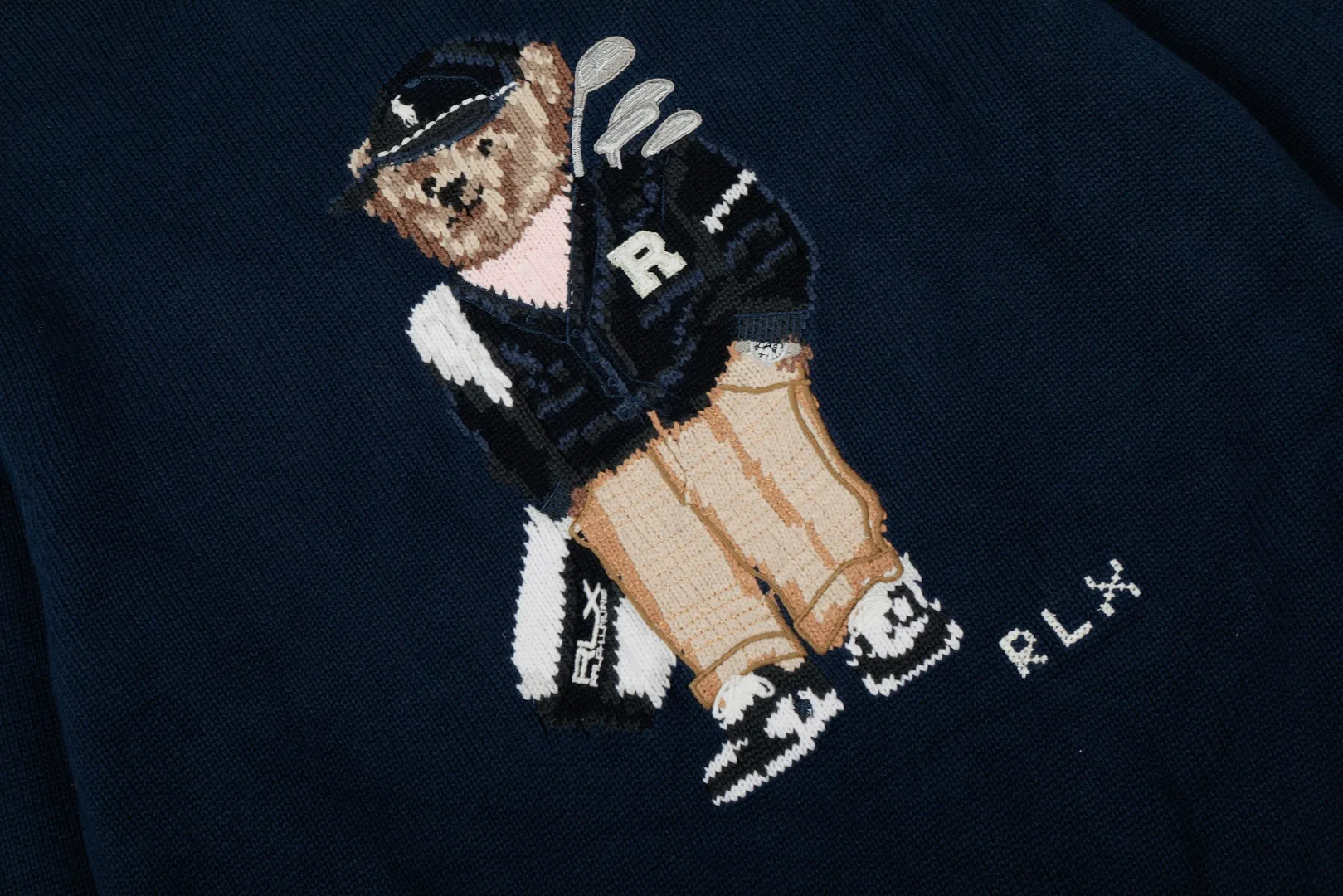 P470 Top quality" Style number: DS884# (not off the shelves all year round) [Ralph Lauren heavy industry bear golf autumn and winter couples knitted crew neck sweater] ✅Ralph Lauren Ralph Lauren classic basic bear heavy craftsman knitted sweater for men and women couples ✅Main supply platform live broadcast Wholesale entity Replacement when out of stock Not removed from shelves ✅ZP quality 1:1 version Scan the code to enter the GF website Counter quality ✅Detailed quality The only one in Guangzhou Imported quality cotton yarn Focus on high-end, cost-effective, and good quality. Needless to say, the version is restored to the original version. The maximum size can be worn up to 190 pounds. Loose, comfortable and stress-free. ✅The upper body is simple and easy to match. A must-have for men. Good-looking clothes are never picky. A must-have for couples. Recommended for wardrobe. Size: S-XL Color: Navy